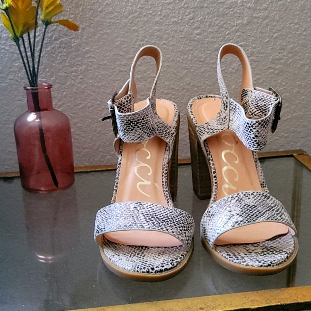 Heels - Picture 2 of 2